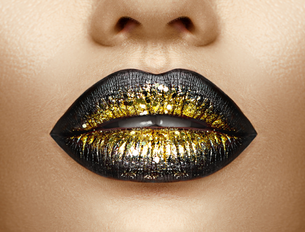 Latest beauty trend: Holographic oil spill pouts
