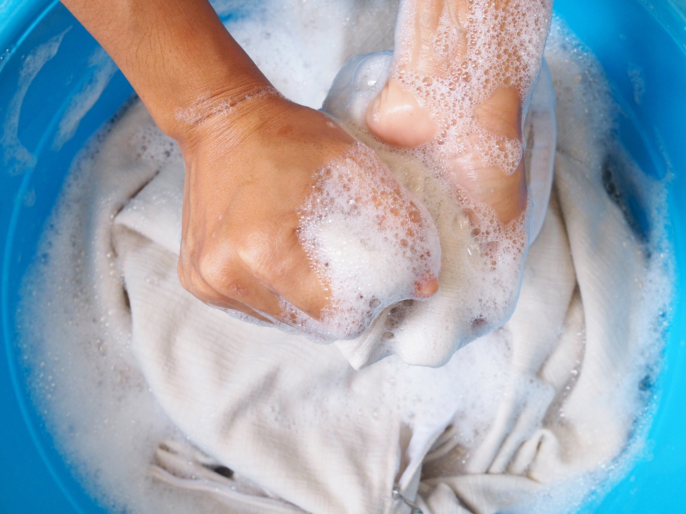 The best way to hand wash clothes